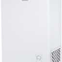 BLACK+DECKER 2.7 Cu. Ft. Compact Chest Freezer, Deep Freezer Holds Up To 94.5 Lbs. of Frozen Food, Removable Storage Basket, BCFK276, White