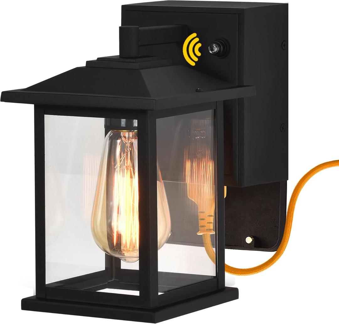 Dusk to Dawn Outdoor Wall Light with Built-in GFCI Outlet, Porch & Garage Exterior Light with Waterproof Rust Resistant Fixture (1 pack withOutlet)