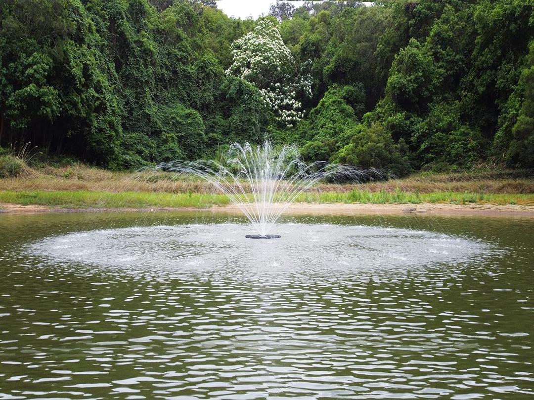 HQUA-FS01 110V, 1/2HP, OD() 32 Large Pond Floating Fountain with 13000 GPH Fountain Pump, 100 Power Cord, Two Spray Patterns 32'12' and 18'6'