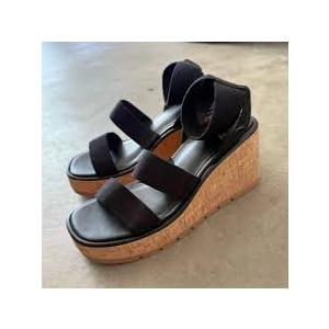 New without tags Steve Madden cork and black strap wedge sandal size 7 1/2
