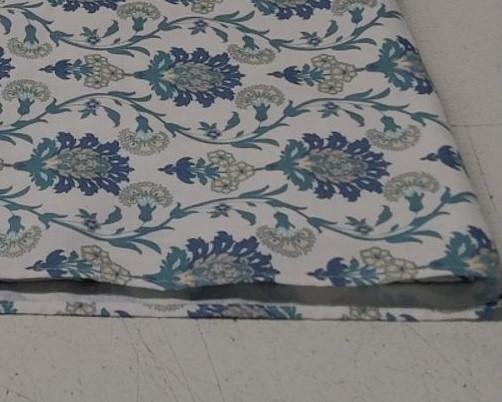 Tablecloth Delicate Flowers with Tender Petals 60x82