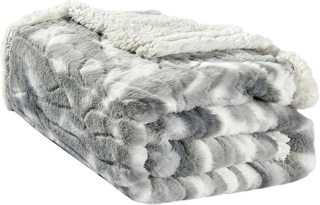Elegant Comfort Luxury Valentines Day Sherpa Throw Blanket Ultra-Soft Cozy Velvet Aesthetic Fleece Throw - Micromink Sherpa for Her, Girlfriend, Sherpa Reversible Blanket- Alaska Gray
