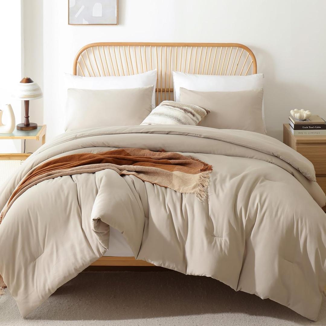 ROSGONIA King Size Comforter Set Light Khaki,3pcs King Comforter Set(1 Khaki Comforter & 2 Pillowcases) All Season Lightweight Bedspread Blanket Quilt, King Comforter 104"x90"