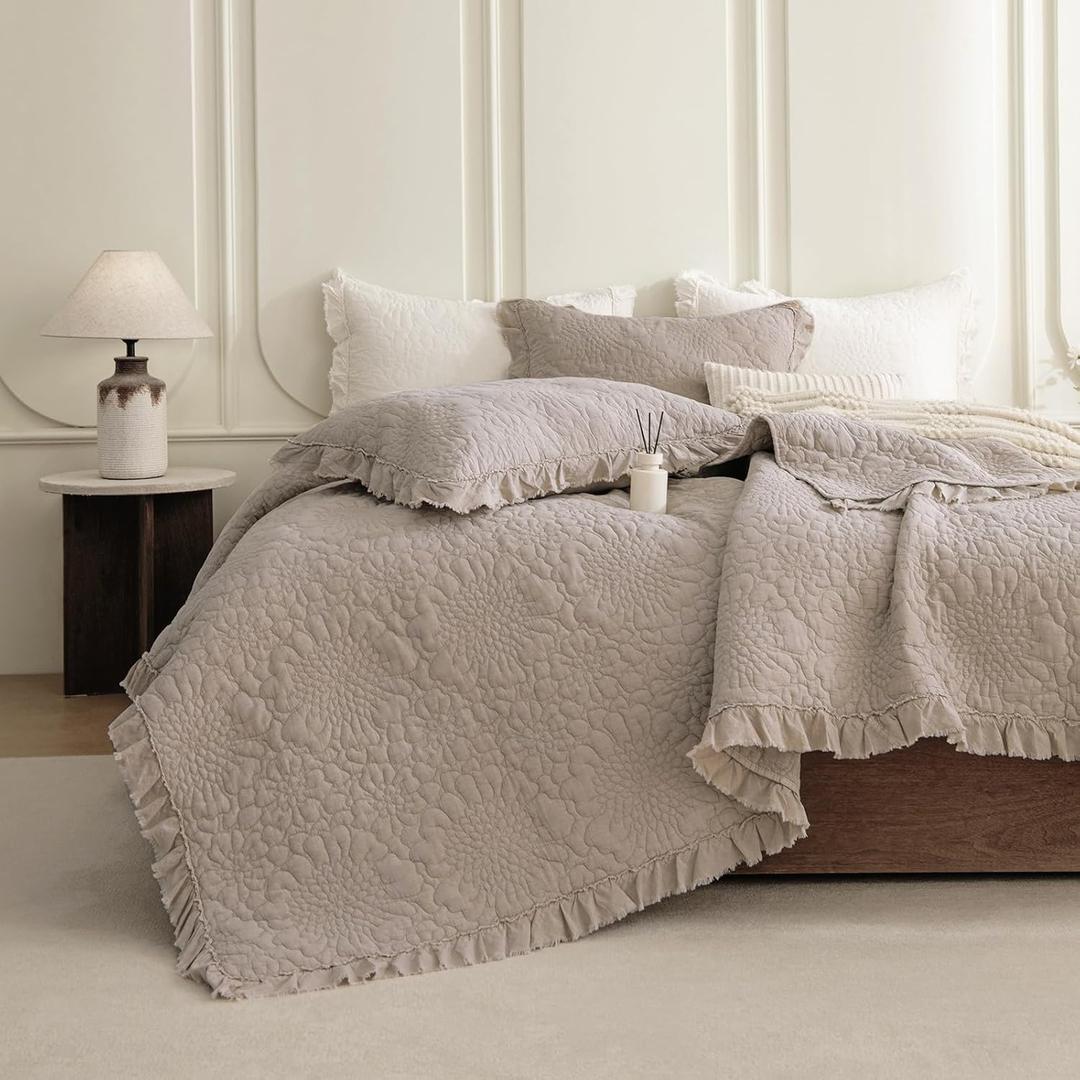 QSH 3PCs Linen Feel Oversized King Quilt Bedspread Set(120"x120"),Stonewashed Cotton Ruffled Quilt California King,Ultra Soft Lightweight Crinkle Shabby Bedspread Coverlet Bedding Set for All Seasons