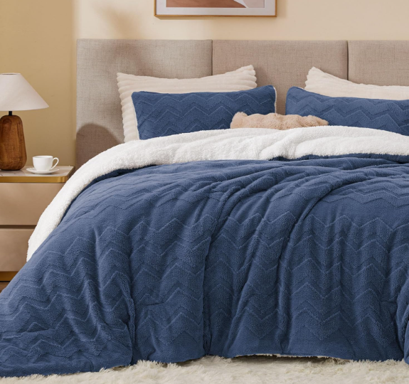 BEDELITE Fluffy Queen Comforter Set  Super Soft Sherpa Navy Comforter for Queen Size Bed, Luxury Warm Bedding Set for Winter, Fuzzy Bed Set 3 Pieces (1 Comforter, 2 Pillowcases)