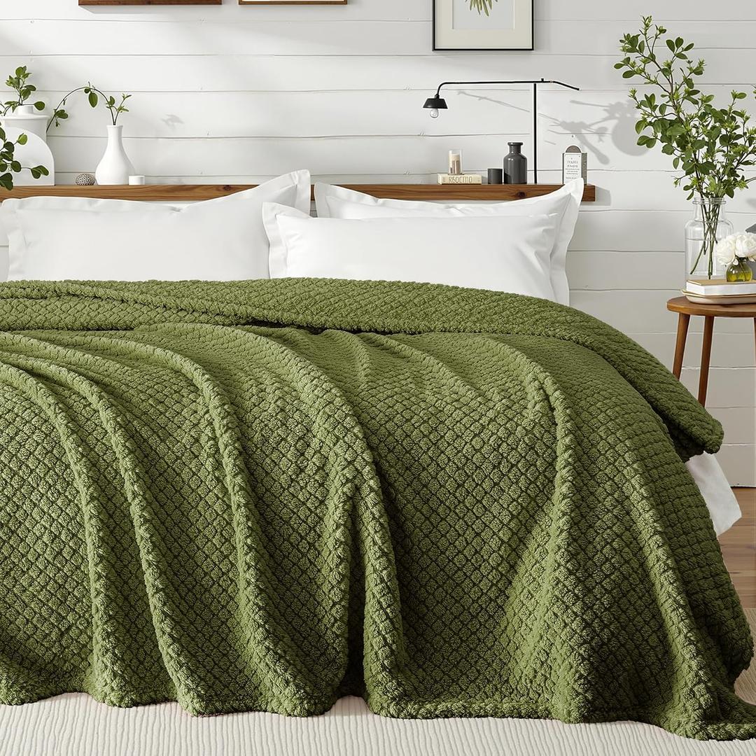 Exclusivo Mezcla King Size Fleece Blanket for Bed, Extra Soft Warm Decorative Fuzzy Blanket for Women, Lightweight Cozy Bedding Blankets, 90x104 Inches, Olive Green