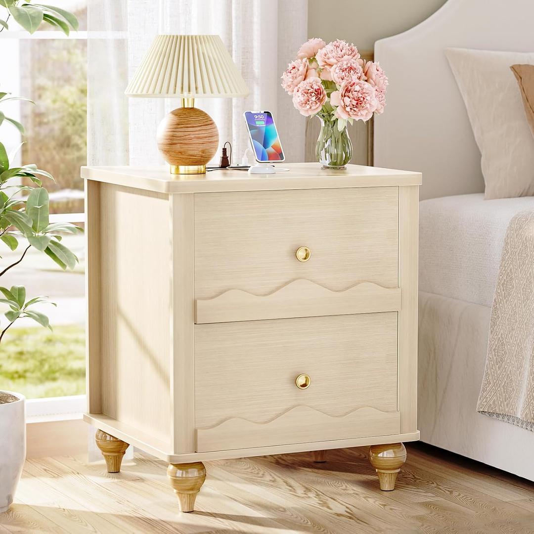 Cyclysio Natural Wood Nightstand with Charging Station, Scalloped Bedside Table with 2 Smooth Drawers, Modern End Table with Solid Wooden Legs for Bedroom and Small Spaces