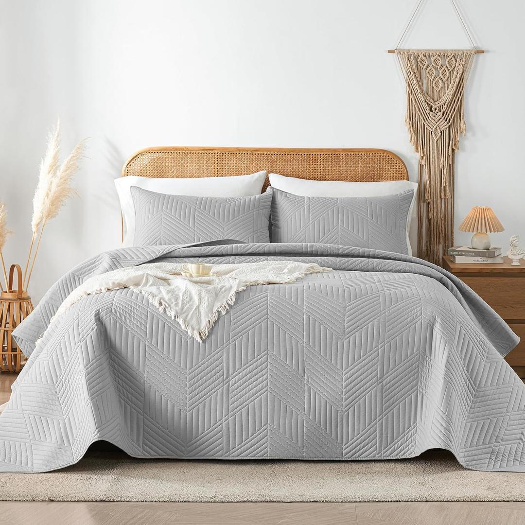 Davulos King Quilt Bedding Set, Light Grey Ultrasonic King/Cal King Quilt Set Reversible Microfiber Bedspread, Lightweight Soft Modern Geometric Coverlet Set for All Seasons (1 Quilt,2 Pillow Shams)