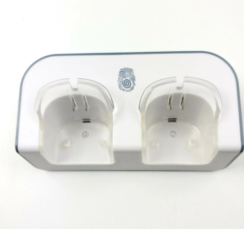 Psyclone Essentials PSE6505 Lighted Charging Stand Station for Nintendo Wii