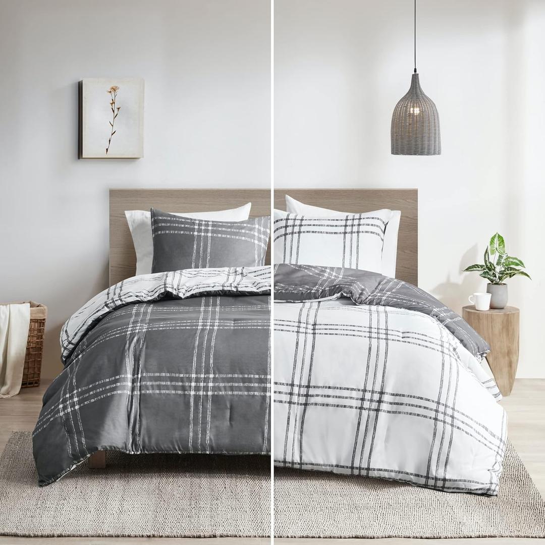 Intelligent Design Pike Reversible Comforter Set, Cottage Plaid Print, Modern Cabin Lifestyle, Down Alternative, All Season Bedding with Matching Sham, King/Cal King White/Grey 3 Piece