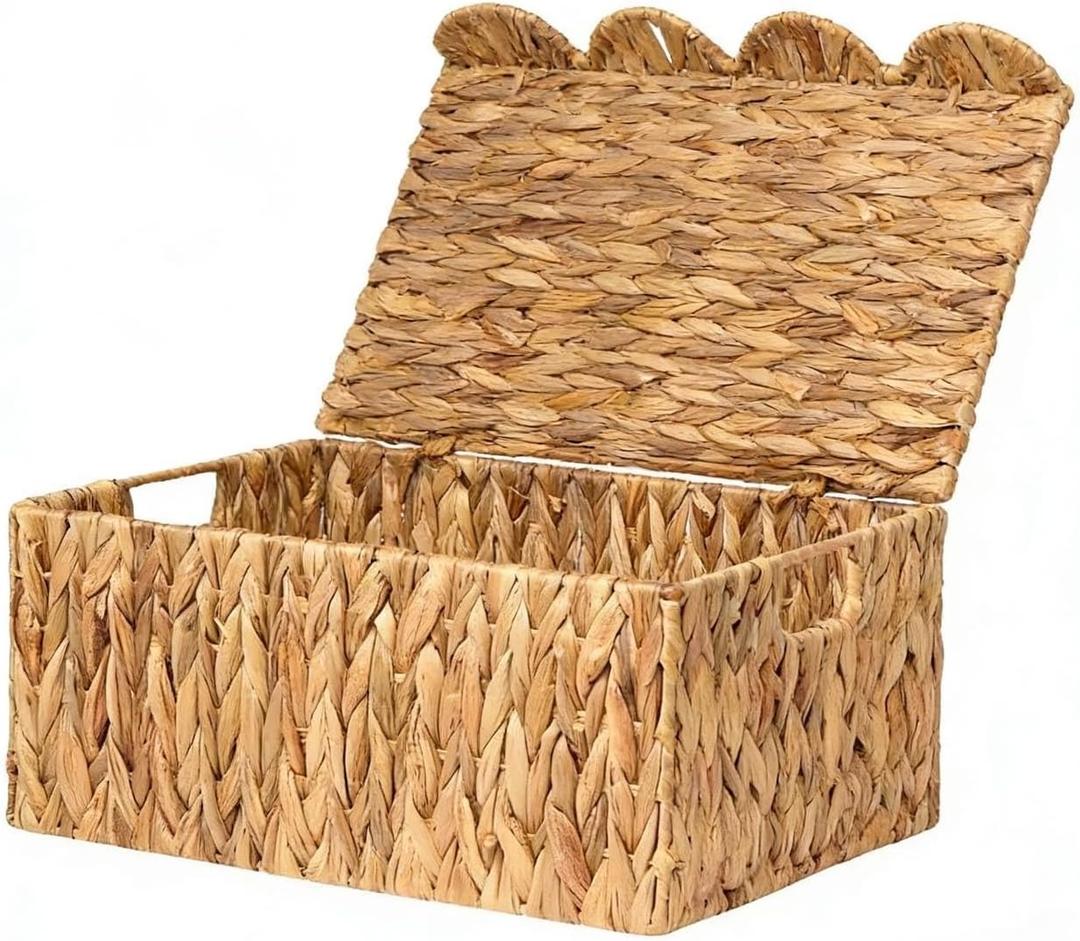 Wicker Basket with Scalloped Edge Lid, Water Hyacinth Storage Basket with Built-in Handles, Handwoven Wicker Box for Living Room, 15" L x 11 " W x 7" H