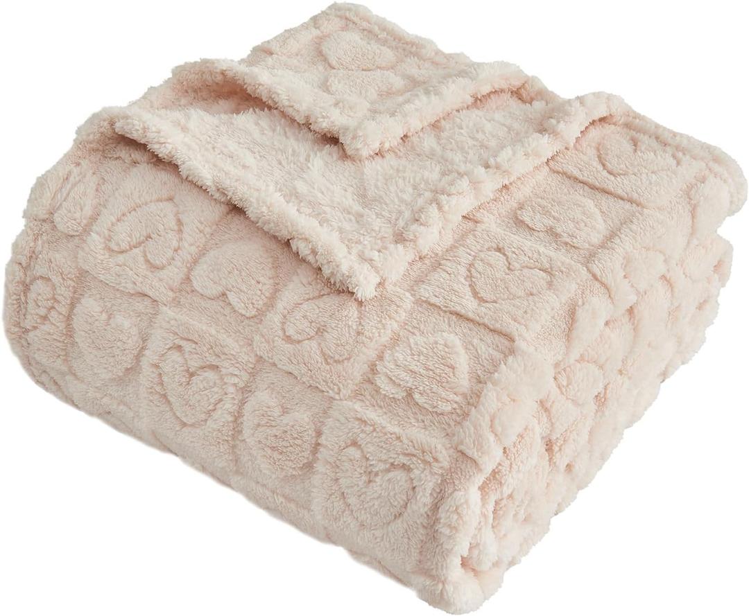 FY FIBER HOUSE Throw Blankets with Heart Checkered,Soft Warm Blankets for Lover Mom Father Friends Gifts,Washable Lightweight Fuzzy Blanket for Couch Sofa Bed All Season(Beige,80"x120")