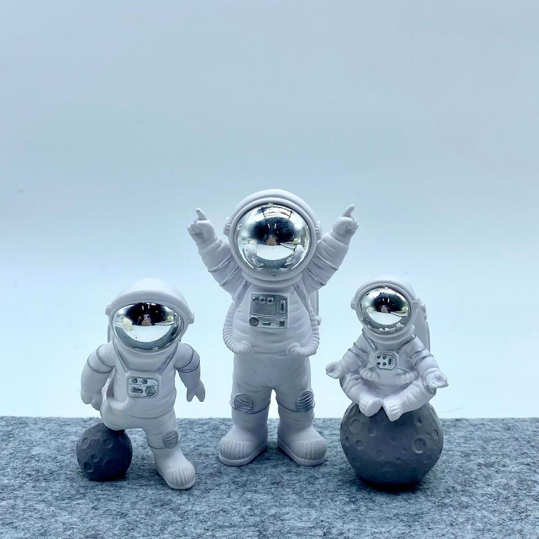 LUOZZY 3Pcs Astronaut Figurines Cake Topper Mini Astronaut Toys Space Cake Topper Spaceman Statues for Home Desktop Space Theme Party Decorations (Sliver)