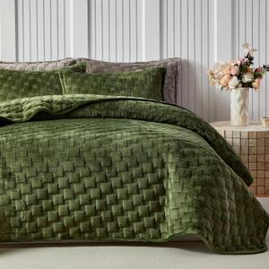 WARMDERN Olive Green Velvet Quilt Set Oversized King, Luxury Geometric Check Pattern Quilts Set, Soft Lightweight Bedspread & Coverlet, Milk Velvet Bedding Set with 2 Pillow Shams, 120" x 98"
