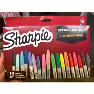 18 Fine Permanent Markers