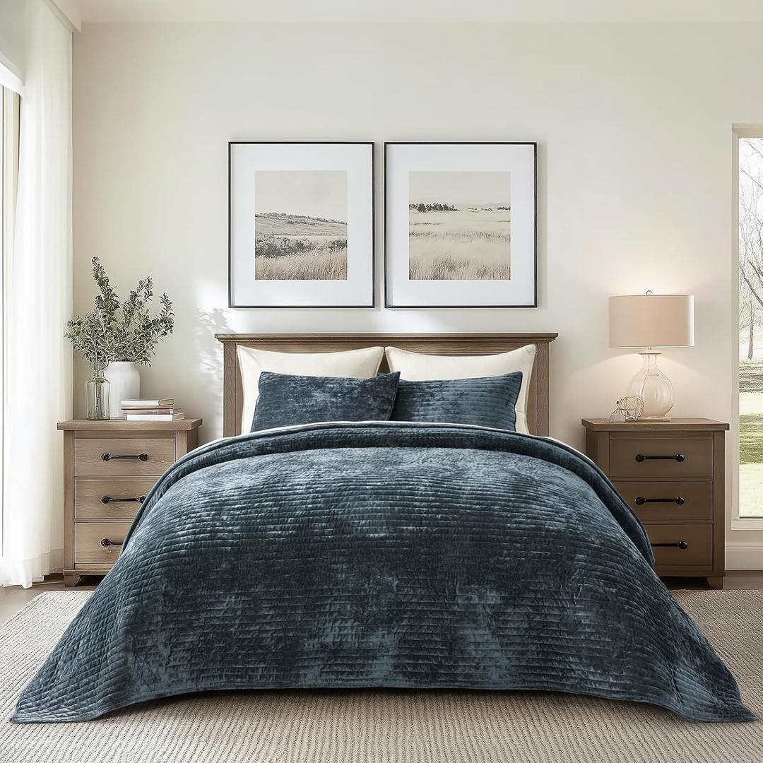EVERGRACE Velvet Quilt Set King Size, Luxurious Soft Striped Channel Bedding Set, Lightweight Velvet Comforter for All Season, Oversized Bedspread Coverlet with 2 Matching Shams, Stormy Blue