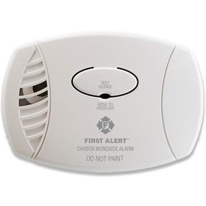 First Alert Carbon Monoxide Detector, Plug-In Alarm with Test & Silence Button, CO600, White, 1-Pack