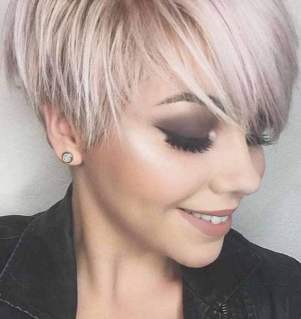 SEVENCOLORS Short Pixie Cut Wigs for White Women Blonde Mixed Light Pink Short Wigs with Bangs Layered Synthetic Hair Wigs Natural Looking