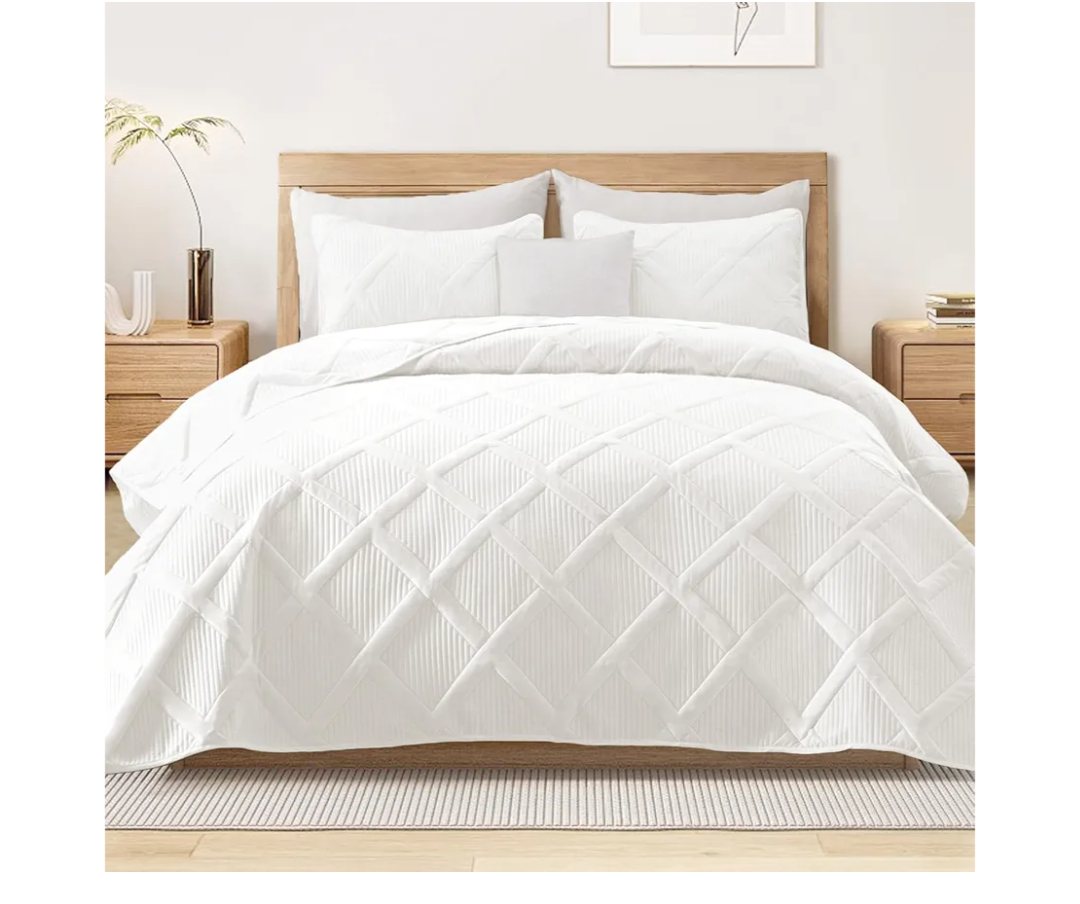 Exclusivo Mezcla King Quilt Set- White Quilts Bedding Set with 2 Pillow Shams, Modern King Bedspread with Striped Pattern, Soft Lightweight Bedspreads Coverlets for All Seasons