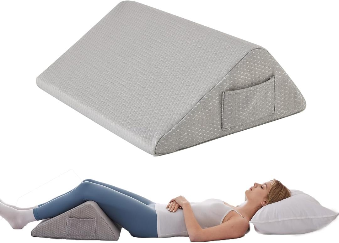 Knee Wedge Pillow, Memory Foam Leg Pillow Bed Wedge for Sleeping, Post Surgery Triangle Pillow for Knee Support, Leg Elevation, Hip Back Pain Relief (23.6" x 23" x 7.9", Large Size, Grey)