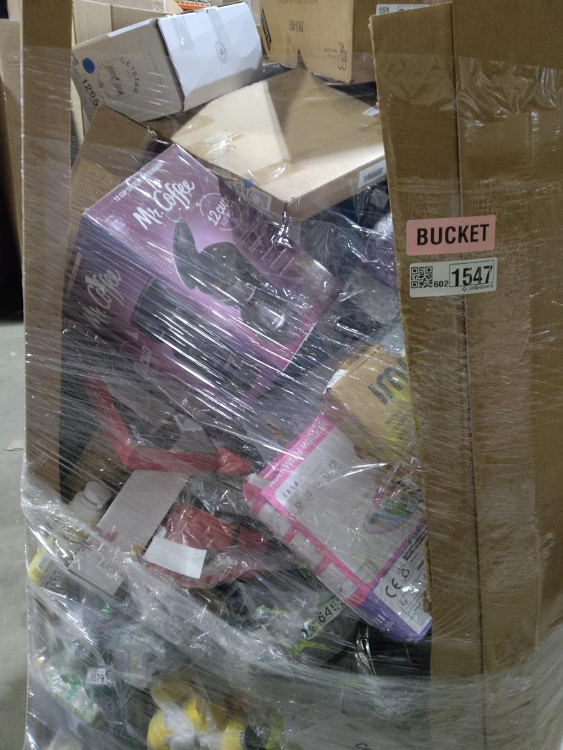 Pallet of salvage items