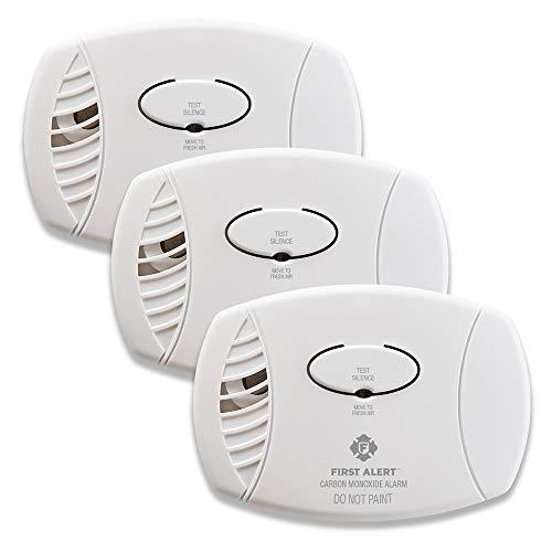 First Alert CO606, Plug-In Carbon Monoxide (CO) Detector, Hardwired Alarm with Battery Backup, 3-Pack