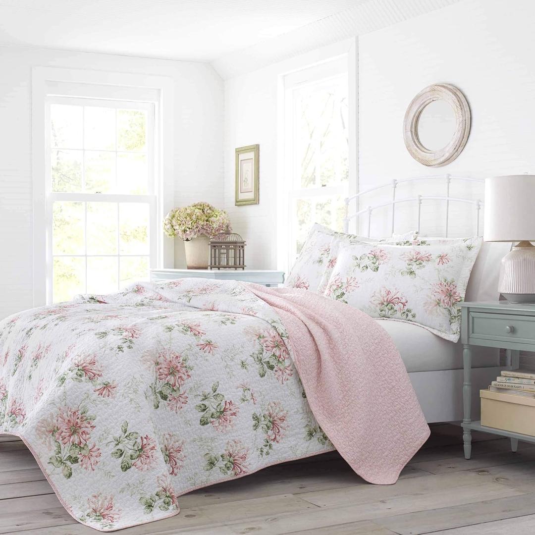 Laura Ashley - King Quilt Set, Cotton Reversible Bedding with Matching Shams, Home Decor Ideal for All Seasons (Honeysuckle Pink, King) (Blush)