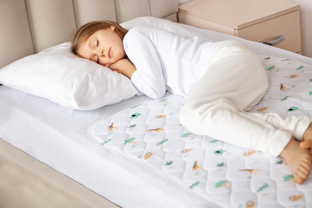 Lynmark Potty Training Mattress Protector Pee Pads for Kids - Waterproof Toddler Bed Wetting Mat for Toilet Training - Non-Slip Washable Bedwetting Topper Absorbs Up to 2000ml - 35" x 33", Explorer (Safari)