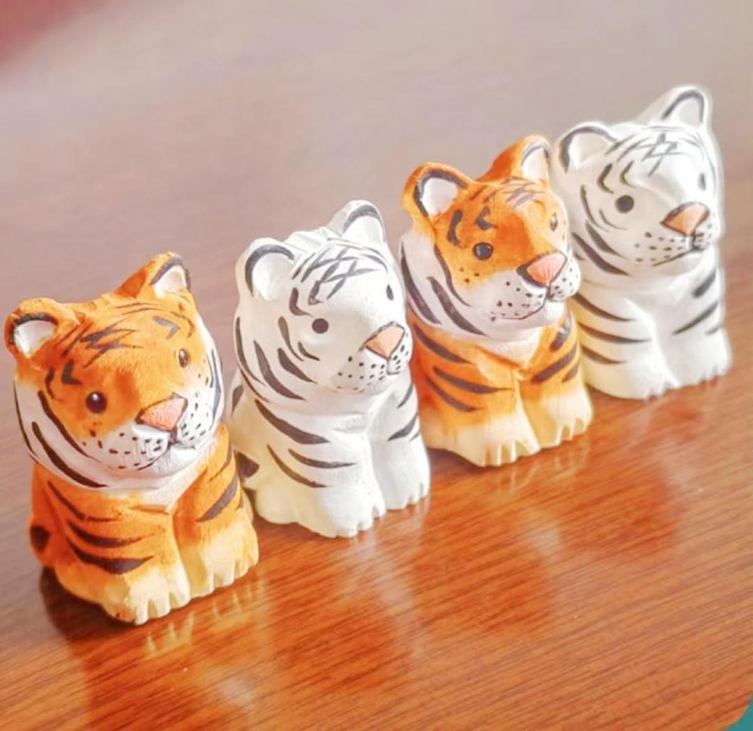Small Carved Wooden Tiger Figurines, 2PCS Hademade Orange White Tiger Sculpture Craft Set, 1.8" Cute Animal Statues Home Office Decor Art Carving Work, Gifts for Animal Lovers