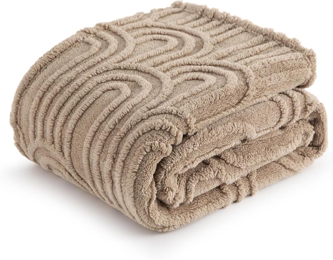 Bedsure Brown Throw Blanket for Couch - Super Soft & Cozy Summer Blankets for Women, Fluffy Fleece Throw for Girls, for Women, Ideal for Room, Home & Bedroom Decor, 50x60 Inches