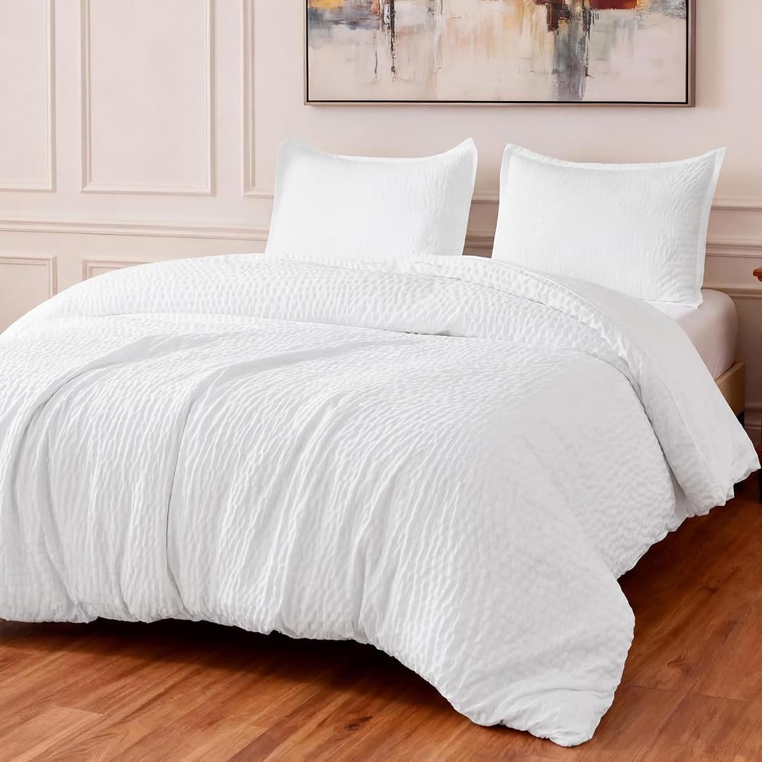 Amazon Basics Duvet Cover Set with Jacquard Geometric Pattern, 3-Piece with 1 Duvet Cover and 2 Pillow Shams, Comforter Not Included, Queen, White