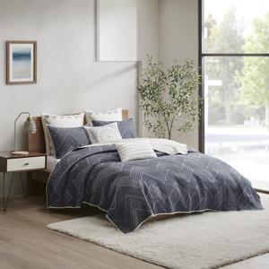 INK+IVY Reversible Cotton Quilt Set - Trendy Chevron Design Summer Cover Breathable Coverlet, Lightweight All Season Bedding Layer for Winter, Matching Shams, King/Cal King(104"x92"), Navy 3 Piece