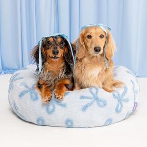 LE SURE Donut Medium Dog Bed - Round Cat Beds for Indoor Cats Calming Pet Beds, Cute Modern Beds with Jacquard Shaggy Plush & Anti Slip Bottom, 30 Inch, Ice Melt (Bow Ice Blue)