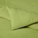 Amazon Basics Soft Brushed Microfiber Comforter Set, Extra Soft with Natural Texture, 3-Piece, Queen/Full, Green, Machine Washable