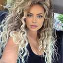 Fencca Layered Blonde Long Curly Wigs for Women Lightweight Synthetic Wavy Wig Mix Color Natural Hair Replacement Wig Fluffy