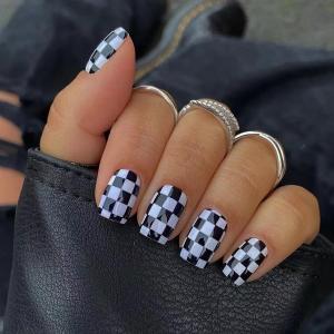 Short Press on Nails Square Fake Nails Black and White Checkerboard False Nails with Designs Glossy Full Cover Acrylic Glue on Nails Reusable Artificial Nails Holiday Party for Women 24PCS