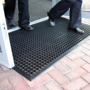 Large Rubber Doormat for Outside - 60 x 35 Heavy Duty Outdoor Drainage Mats with Holes - Anti Slip Floor Mat for Commercial Kitchen, Pool, Restaurant, Garage, Bar, Entrance, Wet Area, Garden