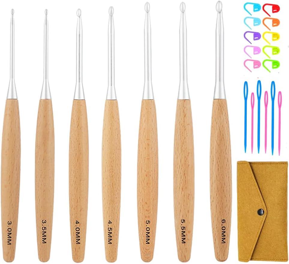 Yarniss Beech Wood Crochet Hooks Set with Case,Ergonomic Handle Crochet Hooks Set 3.0mm~6.0mm