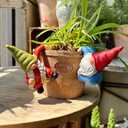 Climbing Gnome Figurines Flower Pot Hugger, Resin Hanging Garden Gnomes Statue Outdoor Decor Fence Ornaments Plant Pot for Indoor Outdoor Home Patio Yard Lawn 2 PCS