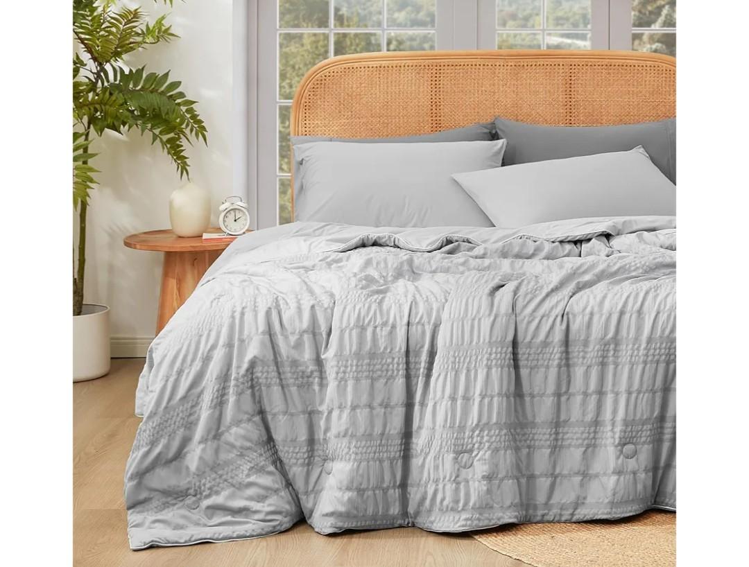 Cozy Bliss Seersucker Cooling Comforter Queen Size, Q-Max 0.45 Reversible Lightweight Cooling Blanket, Breathable Silk Smooth Summer Bedding Quilt for Hot Sleepers Night Sweats Light Grey