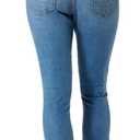 Signature by Levi Strauss & Co. Gold Shaping Pull-On Capris (12)