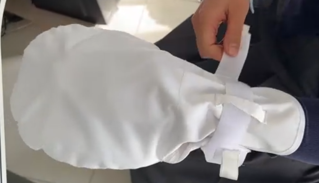 1PC Dementia Restraint Gloves,Double Security Mitts Fits All Hand Restraint Gloves for Elderly -Made With Extra Padding for Comfort & Protection