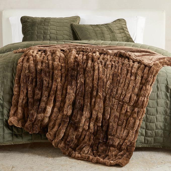 Great Bay Home Fuzzy Ruched Faux Fur Brown Throw Blanket | Ultra|Soft Reversible Throw | Thick Throw for Chair, Sofa, or Bed | Warm, Reversible Blanket (Brown, 50" x 60")