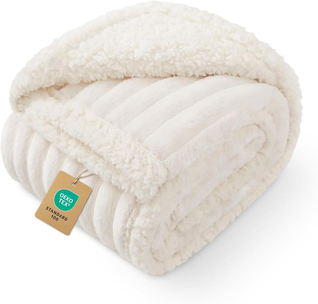 Luciphia Waterproof Dog Blanket for Small Puppy Ultra-Soft Calming Cut Pile Flannel Throw Durable & Warm Furniture Protection for Couch Car Pet Cat Blanket Machine Washable Soft White,S(40''x28'')