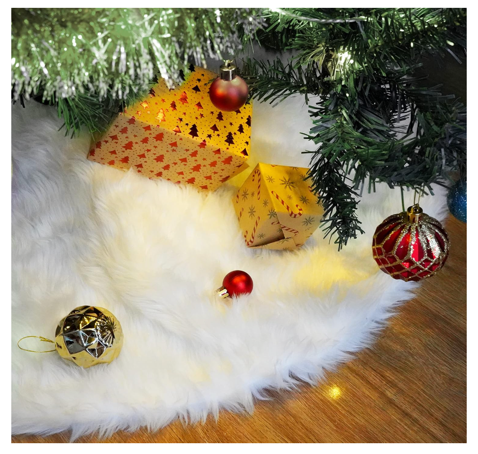 36Inch White Christmas Tree Skirt Faux Fur Plush Skirt Christmas Tree Decoration Holiday Party Indoor Outdoor Christmas Decorations for Merry Christmas