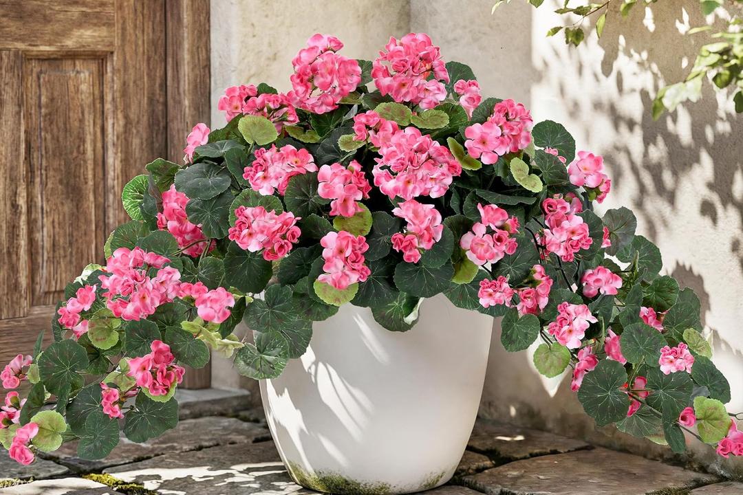 Waipfaru Artificial Geraniums Flowers for Outdoors, 2Pcs UV Resistant Faux Hanging Plants Outside Decor, Realistic Pink Faux Silk Flowers for Outdoor Planters Patio Porch Garden Home