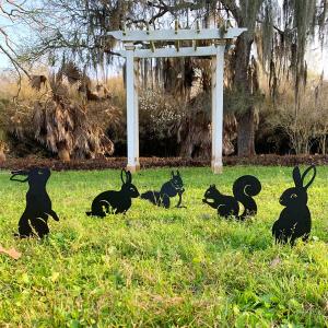 RealSteel Metal Garden Animal Sculptures & Statues Bunny & Squirrel Yard Art Stake Pack Outdoor Lawn & Flowerbed Decor Weather-Resistant Steel Garden Decorations Gift for Gardeners Black