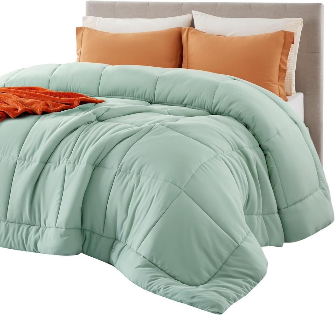 Bedsure Comforter Duvet Insert - Quilted Comforters Twin XL Size, All Season Duvet, GentleSoft Down Alternative Bedding, with 8 Tabs, Gifts for Women/Men, Sage Green, Twin XL 92 x 68 Inches