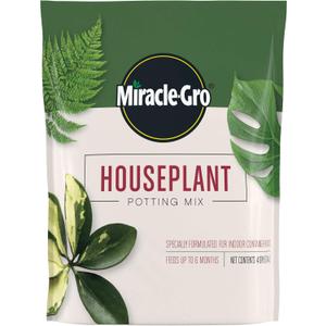 Miracle-Gro Houseplant Potting Mix: Fertilized, Perlite Soil for Indoor Gardening, Designed to Be Less Prone to Gnats, 4 qt. (1 Pack)