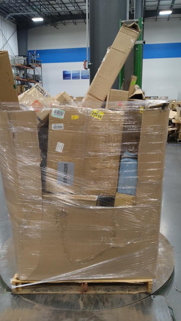 Pallet of salvage items